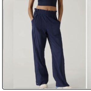 Athleta High Rise Trekkie Parachute Pants Wide Leg 6 Navy Blue Rip Stop Nylon